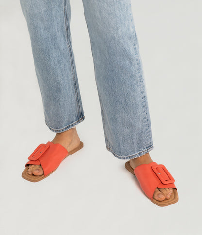 CYNDIE Women's Vegan Flat Sandals