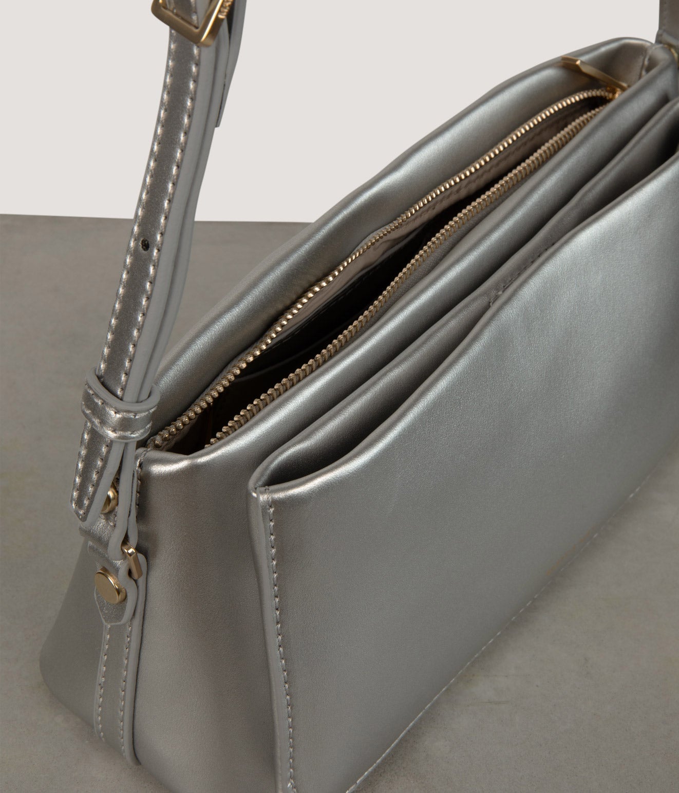 VAL Vegan Shoulder Bag - UPPEAL™