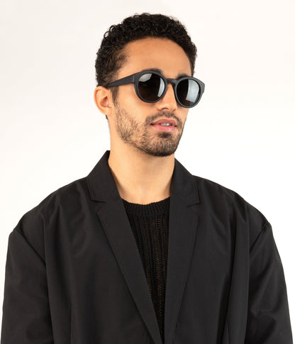 YAN Black Round Sunglasses