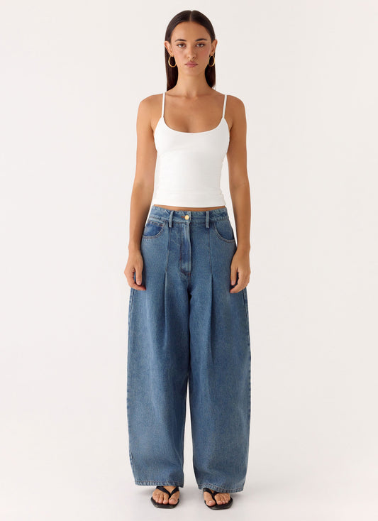 Zayn Pleated Denim Jeans - Light Wash Blue